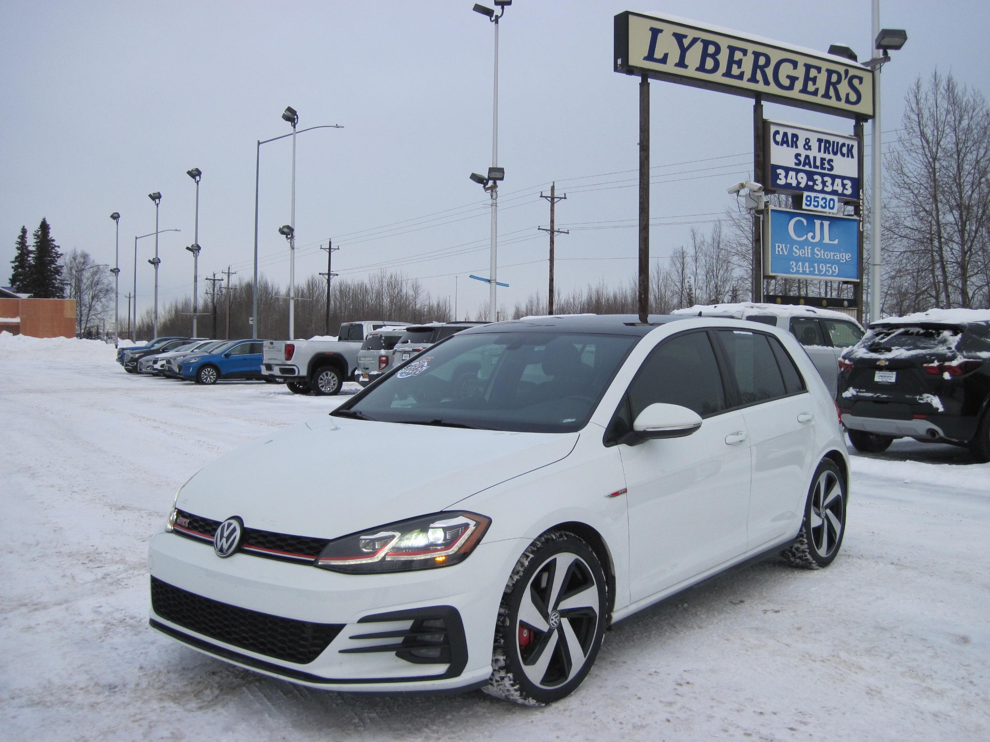 photo of 2020 Volkswagen Golf GTI SE